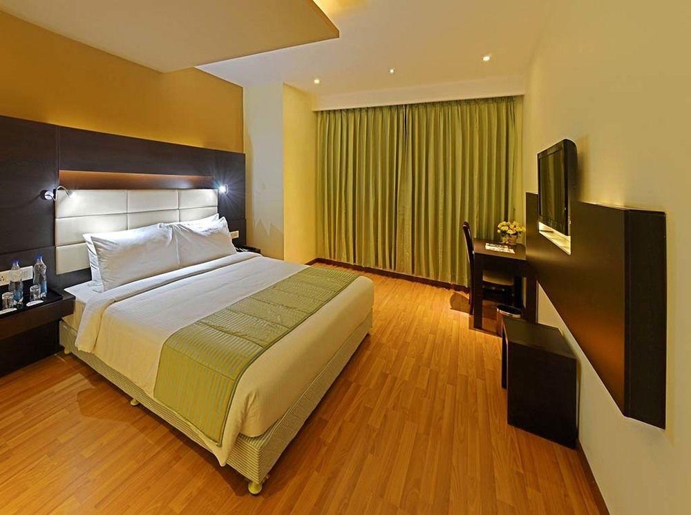 Poppys Hotel Madurai Extérieur photo